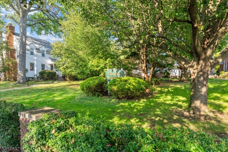 585 Trinity Pl N Property Photo 27