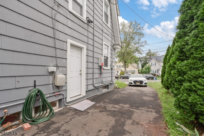 154 Sandford Ave Property Photo 28