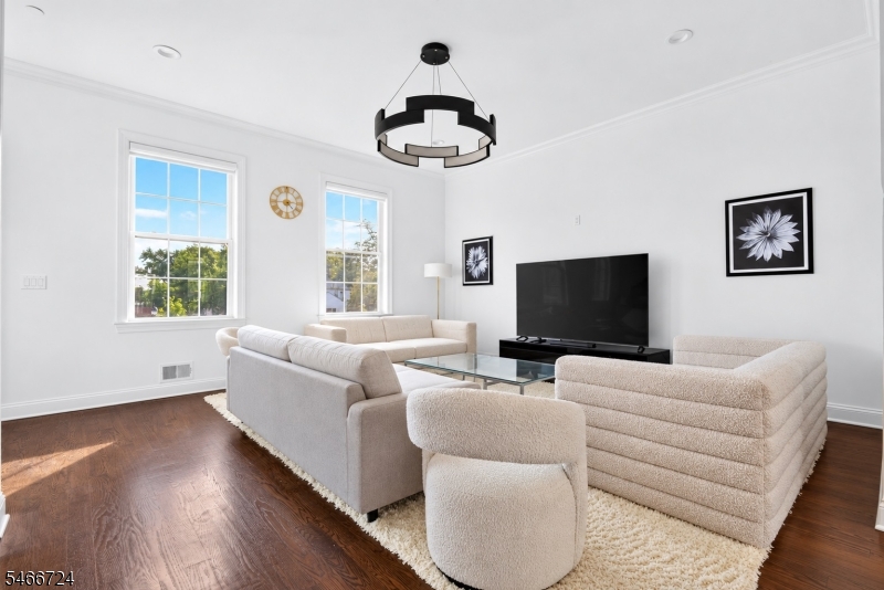 18 Parkside Ln Property Photo 1
