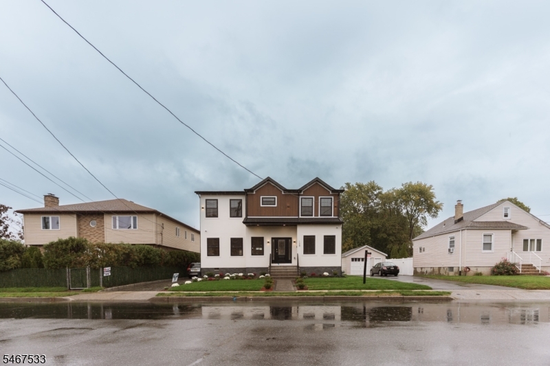 138 5th St Property Photo 1