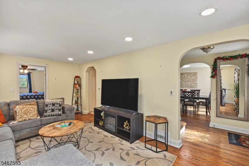761 W Inman Ave Property Photo 8