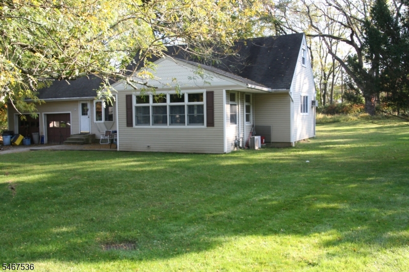 9 Robin Hood Rd Property Photo 1