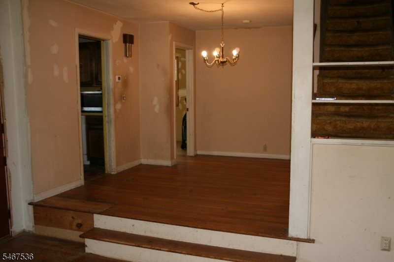 9 Robin Hood Rd Property Photo 4