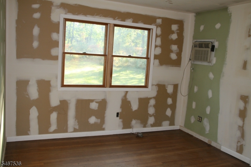 9 Robin Hood Rd Property Photo 9