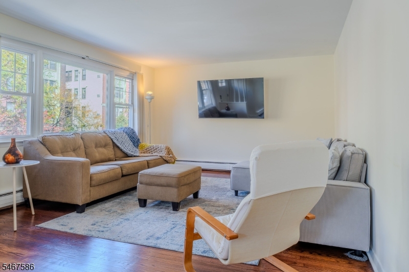 668 Lincoln Ave Property Photo 1