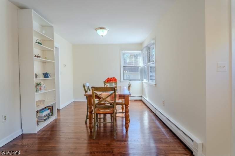 668 Lincoln Ave Property Photo 3