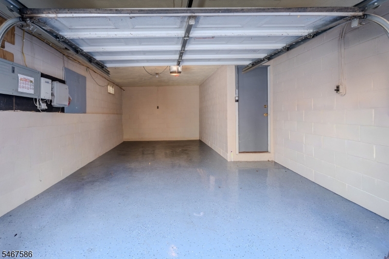 668 Lincoln Ave Property Photo 16