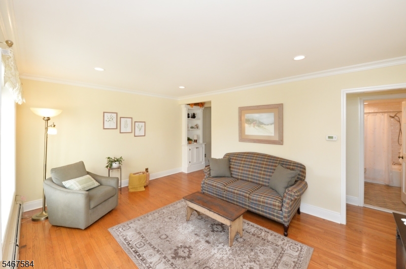 36 Manor Ave Property Photo 5