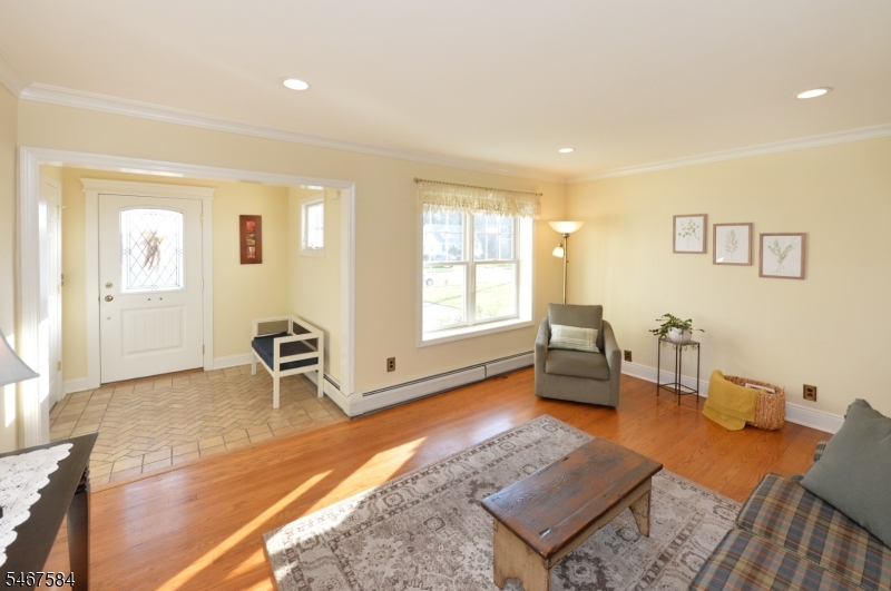 36 Manor Ave Property Photo 6