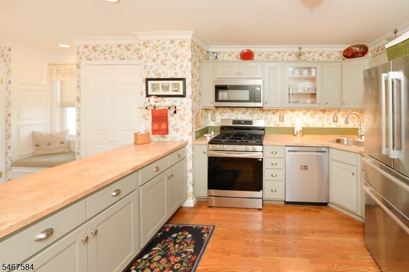 36 Manor Ave Property Photo 8