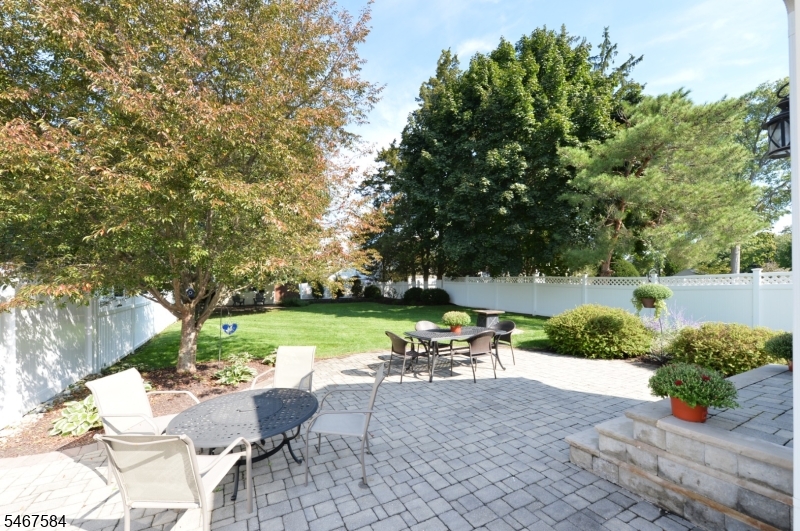 36 Manor Ave Property Photo 15