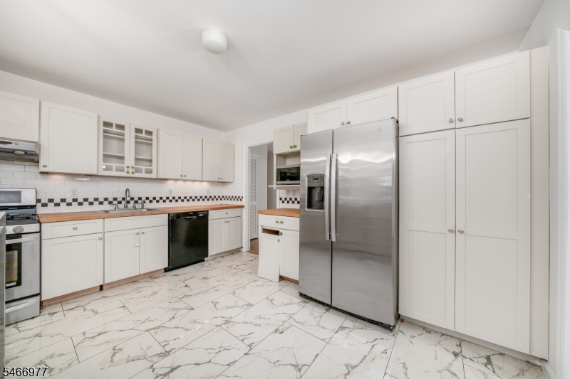 37 Mea Dr Property Photo 5