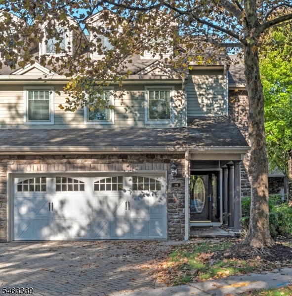 38 Eggers Ct Property Photo 1
