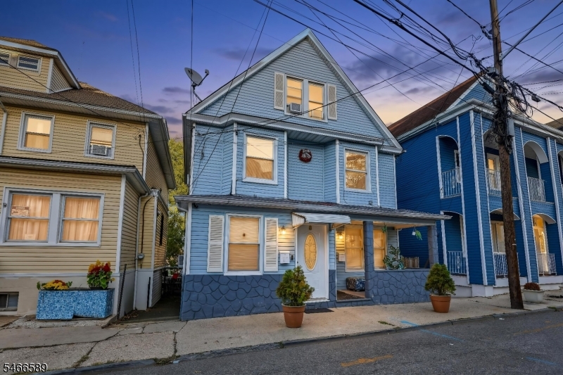 9 Lowden St Property Photo 1