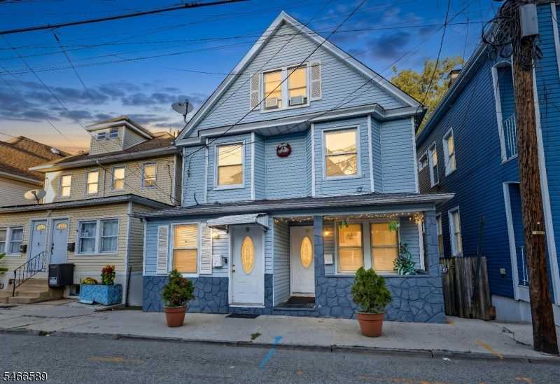 9 Lowden St Property Photo 2