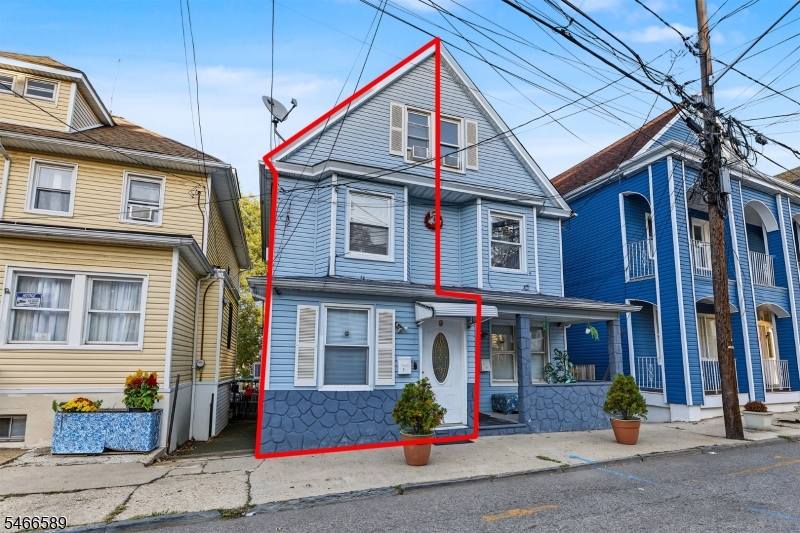9 Lowden St Property Photo 3