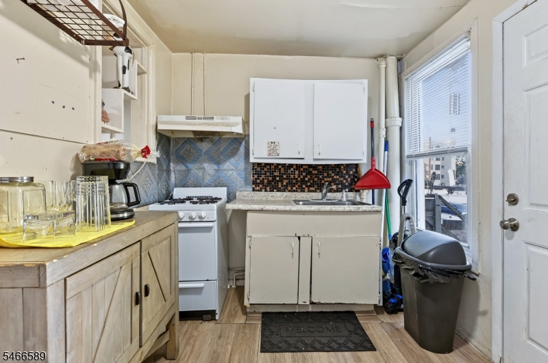 9 Lowden St Property Photo 11