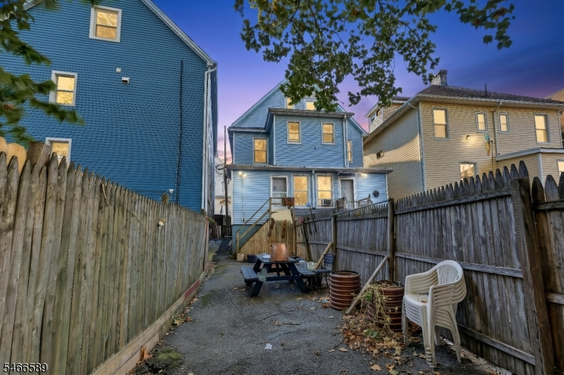 9 Lowden St Property Photo 33