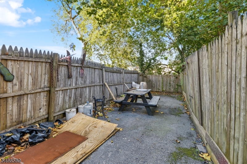 9 Lowden St Property Photo 35