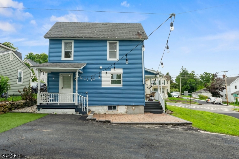 106 Allen St Property Photo 4
