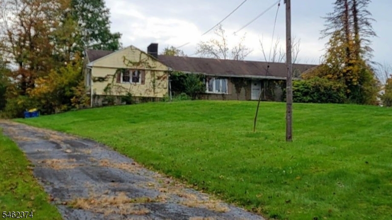 138 Mountain Ave Property Photo 1