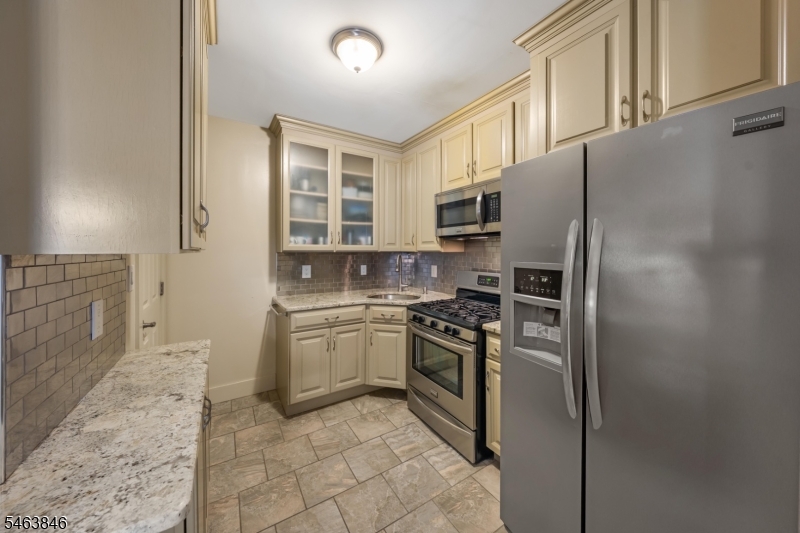 401 John St Property Photo 6