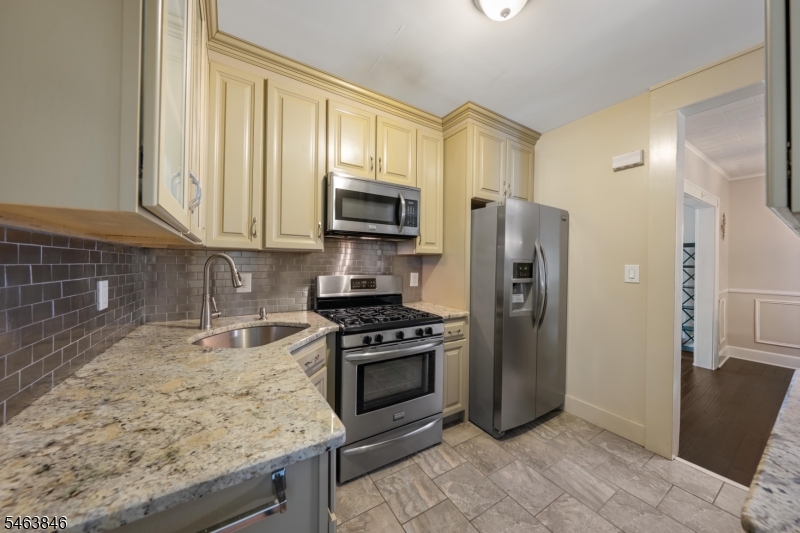 401 John St Property Photo 7