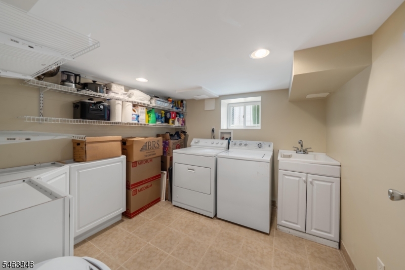 401 John St Property Photo 16