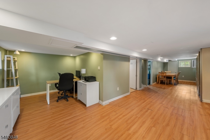 401 John St Property Photo 17
