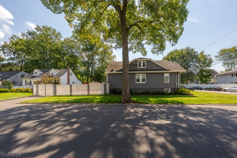 401 John St Property Photo 18