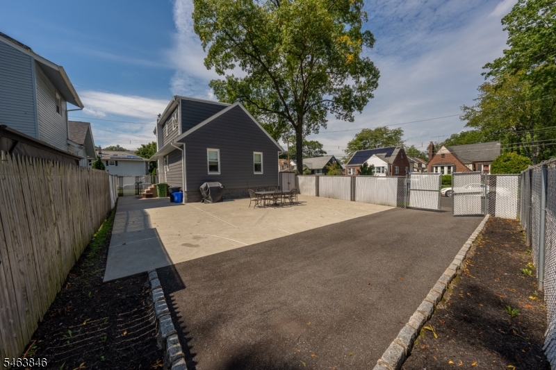 401 John St Property Photo 20