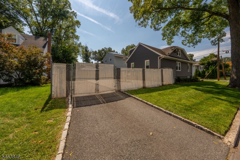 401 John St Property Photo 21