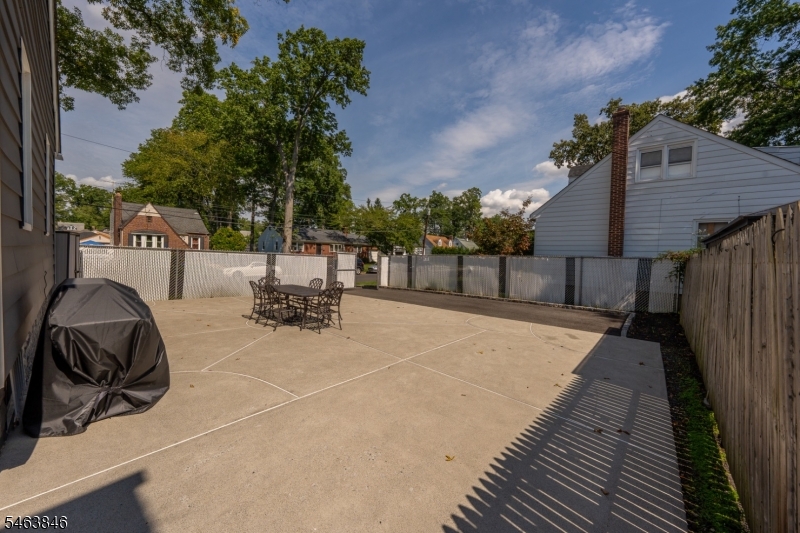 401 John St Property Photo 22