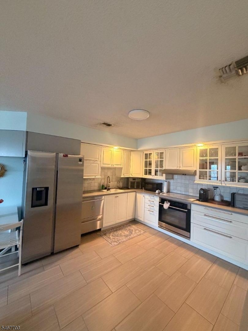 41 Wilson Ave 6 E Property Photo 2