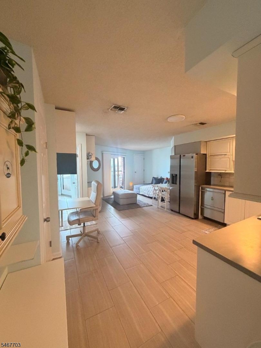41 Wilson Ave 6 E Property Photo 4