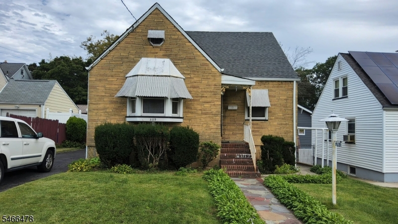 509 Thompson Ave Property Photo 3