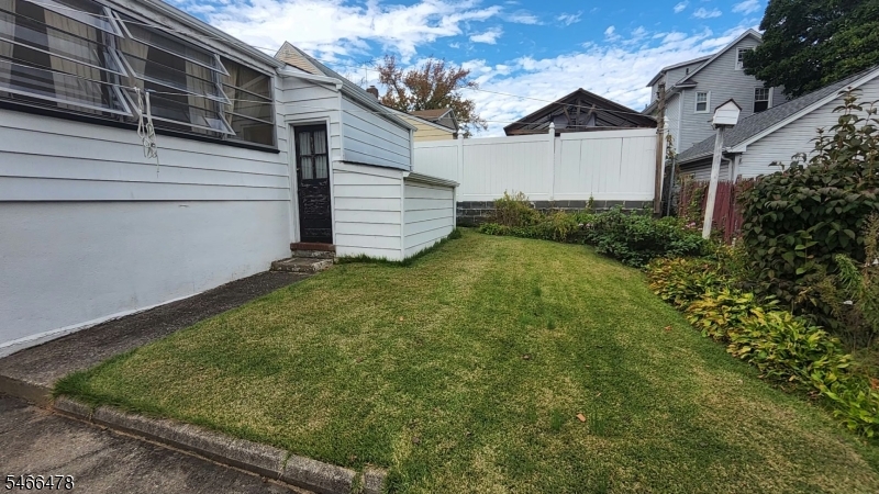 509 Thompson Ave Property Photo 5