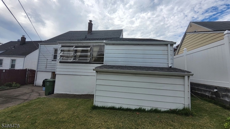 509 Thompson Ave Property Photo 6