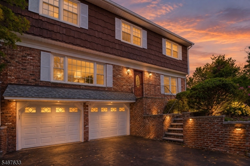 42 Collins Ave Property Photo 1