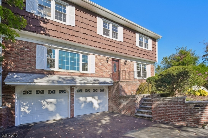 42 Collins Ave Property Photo 3