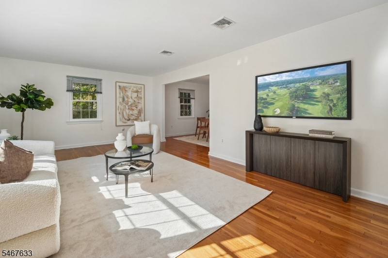 42 Collins Ave Property Photo 6