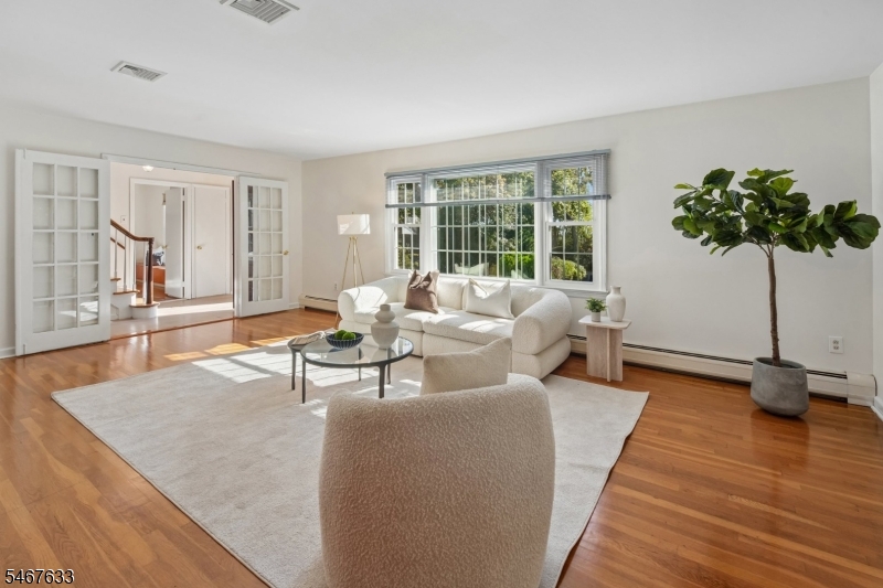 42 Collins Ave Property Photo 7