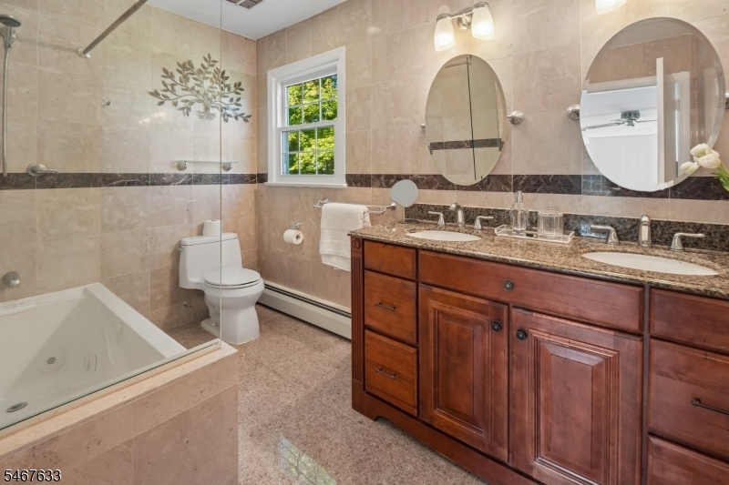 42 Collins Ave Property Photo 19