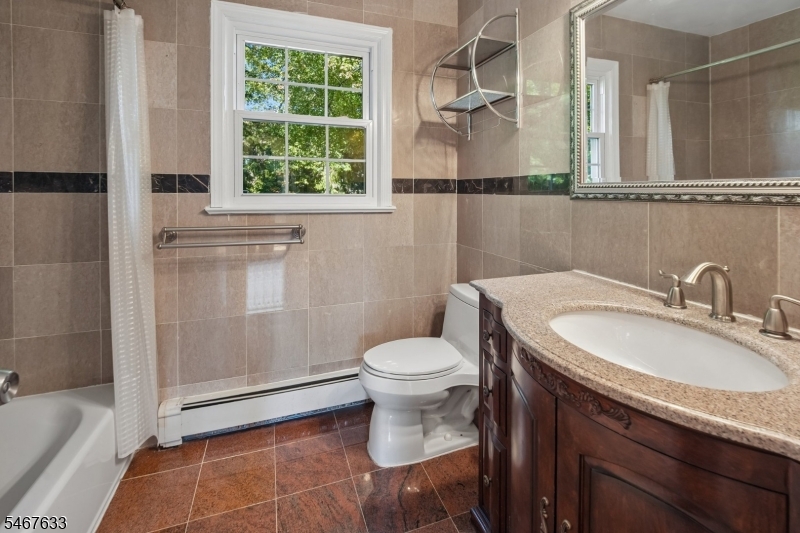 42 Collins Ave Property Photo 22