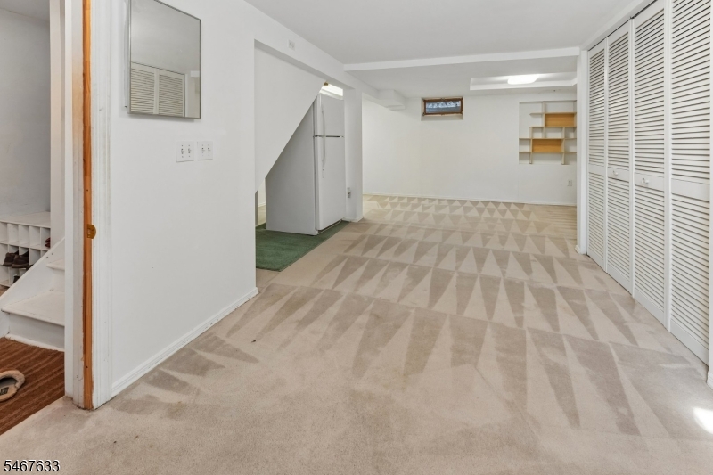 42 Collins Ave Property Photo 28