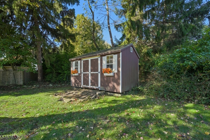 42 Collins Ave Property Photo 32