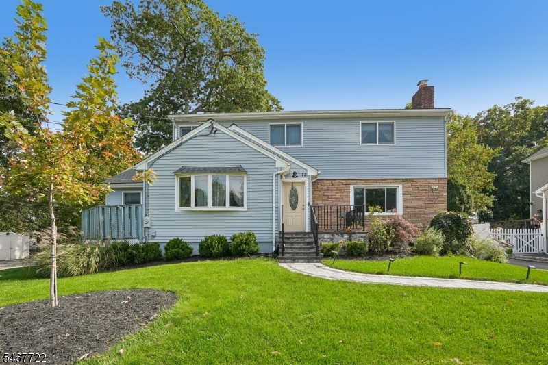 73 Cayuga Ave Property Photo 1