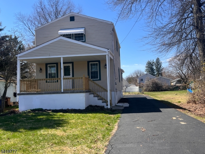 168 Oak St Property Photo 2