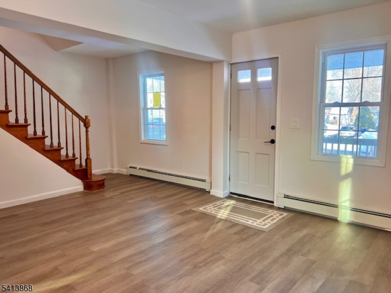 168 Oak St Property Photo 10