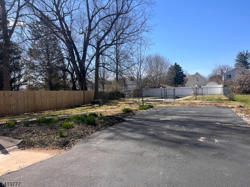 168 Oak St Property Photo 22
